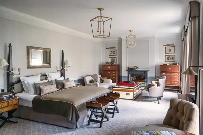 Large Manor Family Room