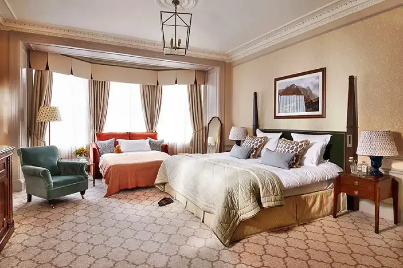 Large Manor Family Room