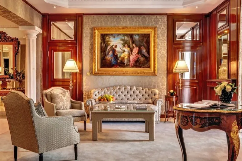 Grand Deluxe Forum Suite