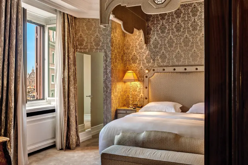 Grand Deluxe Forum Suite