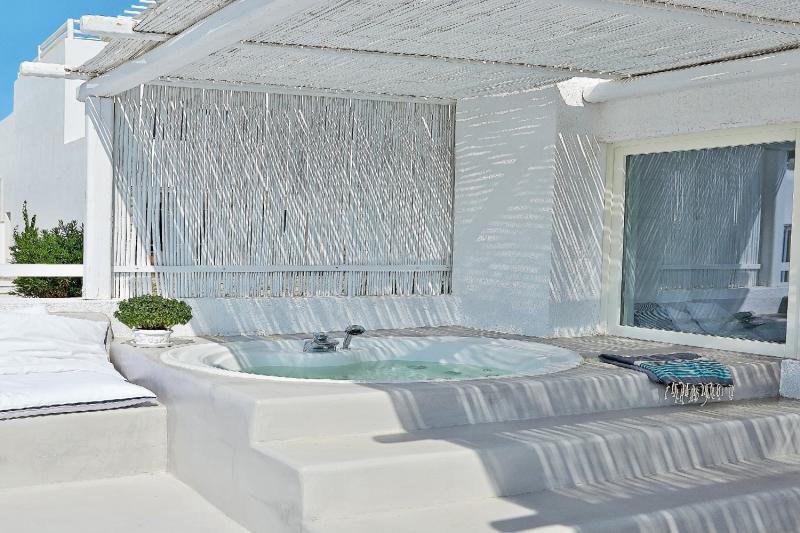 Exclusive Bungalow Outdoor Jacuzzi Suite