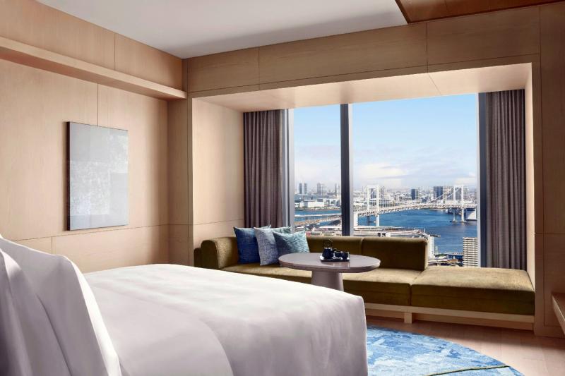 Deluxe Bay View Club Room