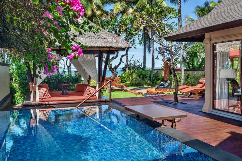 Oceanfront Strand Private Pool Villa