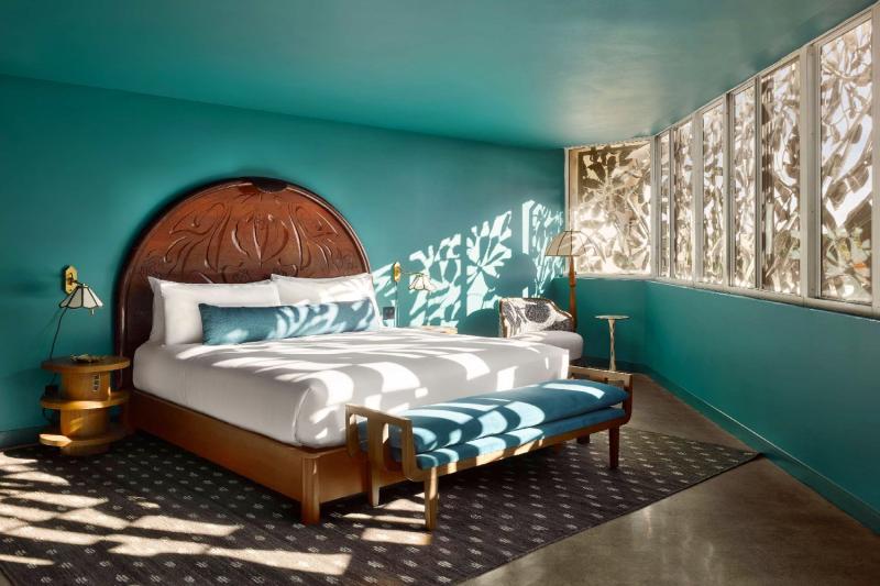 Grand Luxe City View Corner Suite