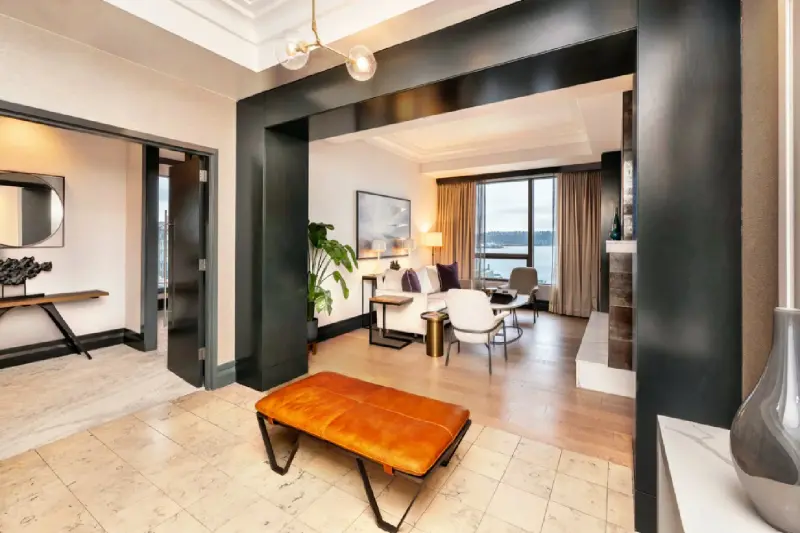 Presidential Panoramic View Suite