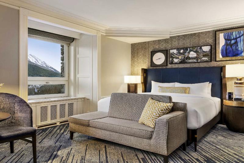 Signature Mountain View Room