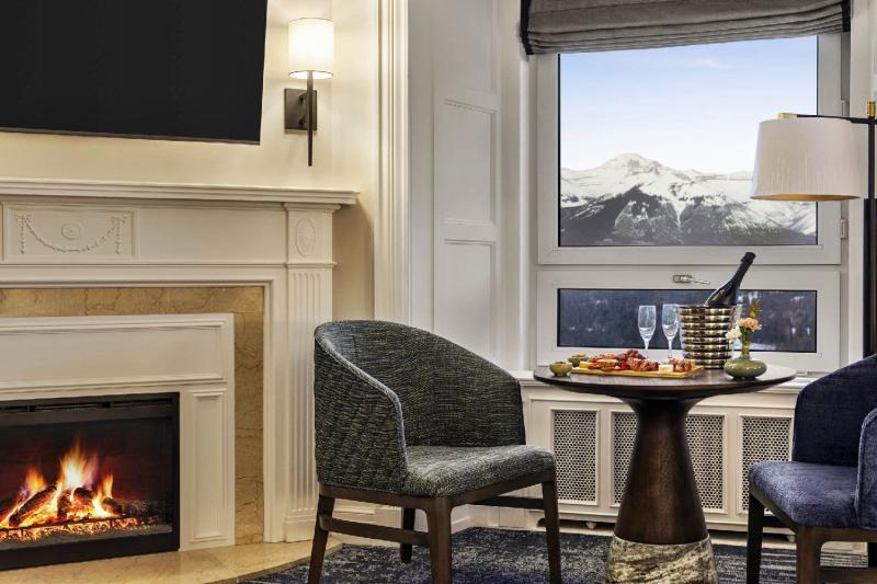 Signature Mountain View Room