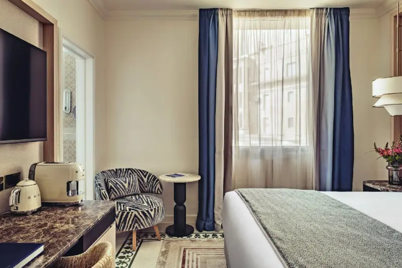 Standard Signature Interior View Room