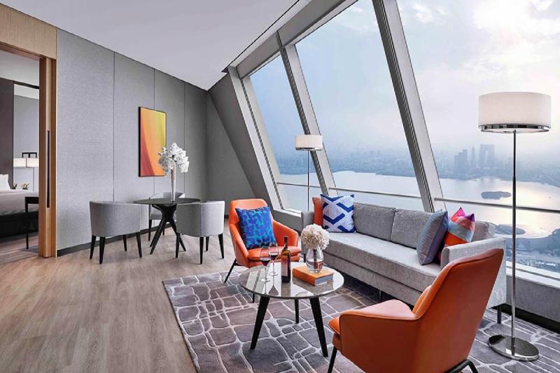 Sky Lake View Suite