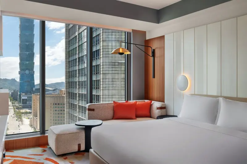 Spectacular Room