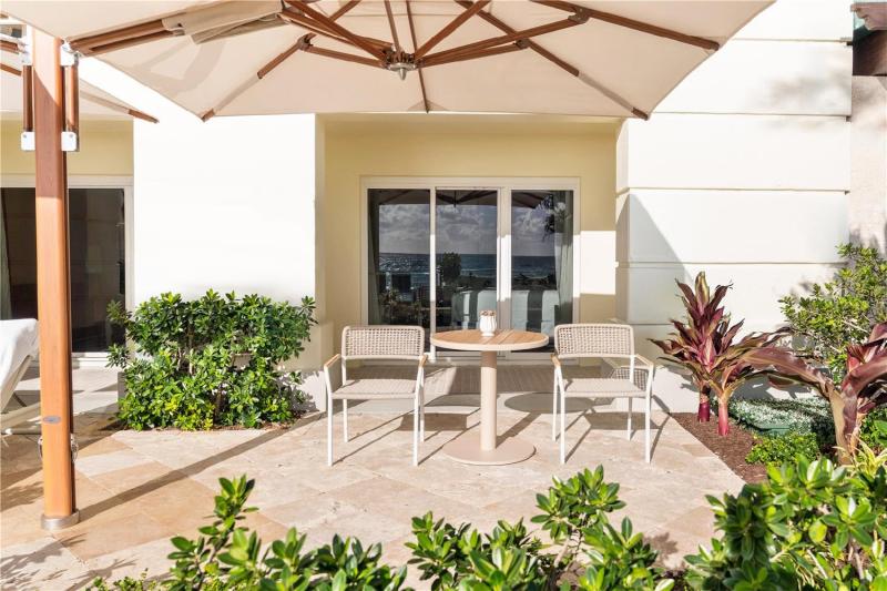 Lanai Terrace Room