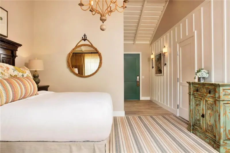 Canyon Room