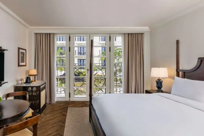 Superior Plaza Courtyard View Room