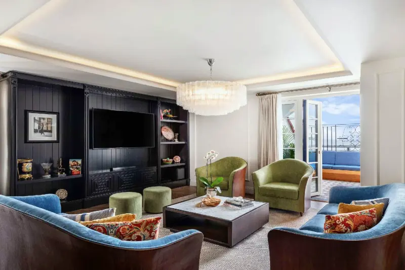 Opera Plaza Courtyard View Jacuzzi Suite 