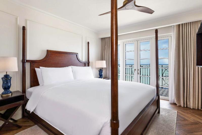 Prestige Oceanfront Suite