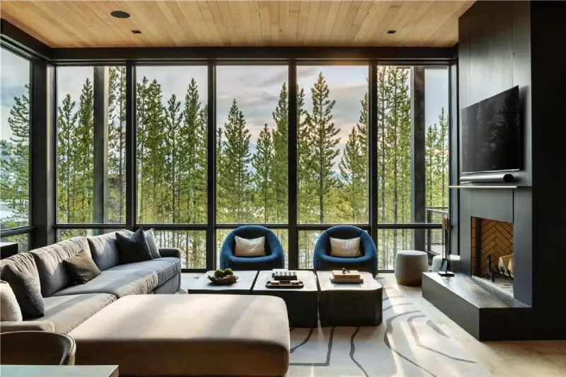 6 Bedroom Private Home