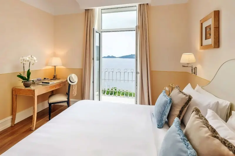 Deluxe Sea Front Room
