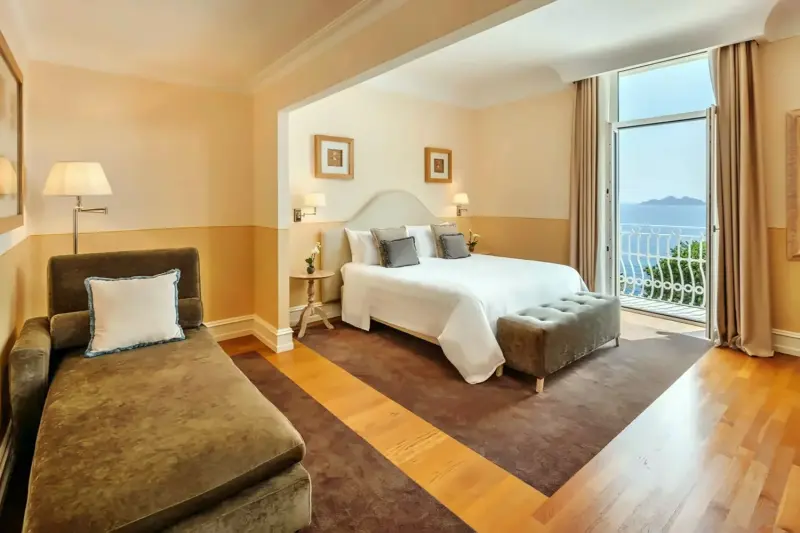 Junior Sea Front Suite