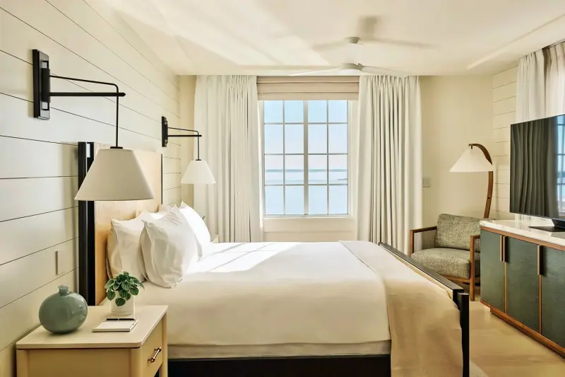 Premier Waterfront Room