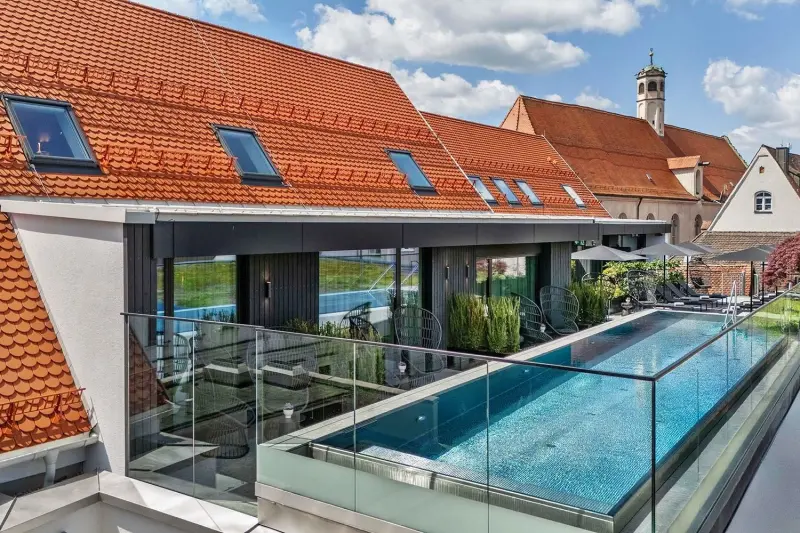 Urban Pool Suite