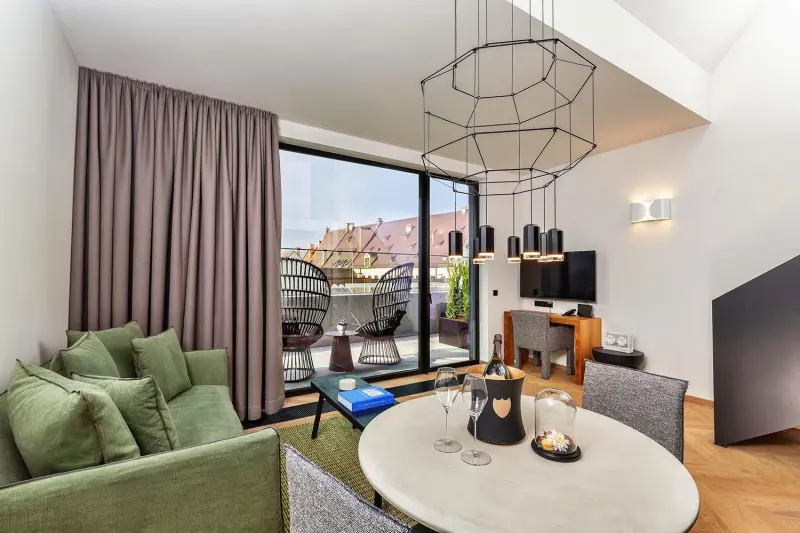 Urban Pool Suite