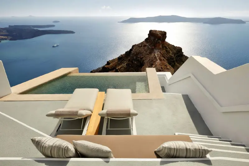  Infinity Pool Suite