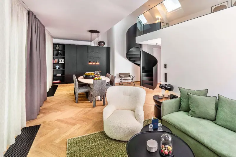 Signature Pool Suite