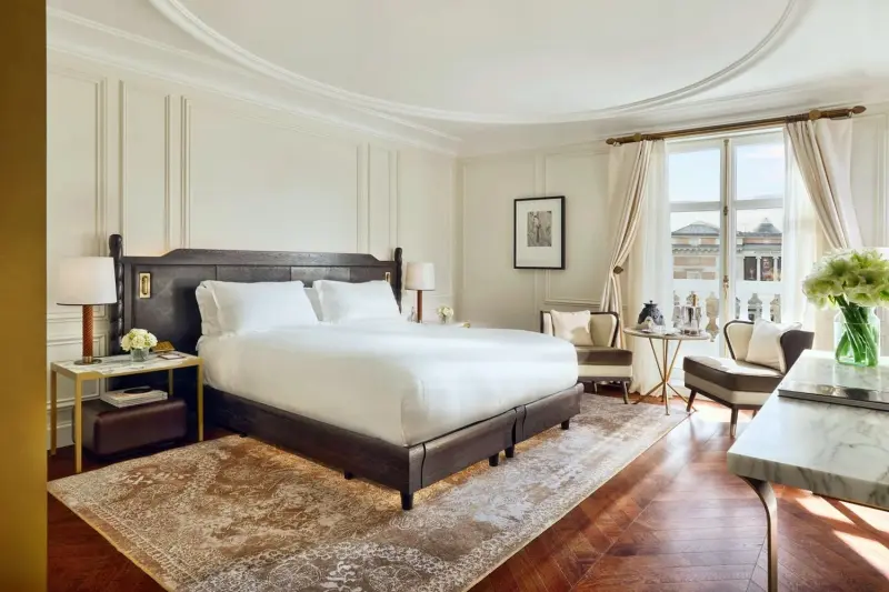 Deluxe Prado View Room