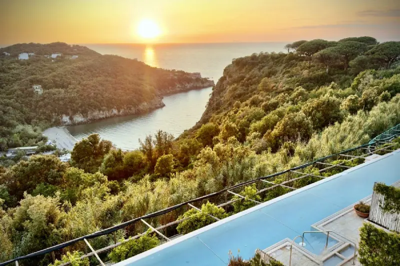 Infinity Pool Sea View Suite