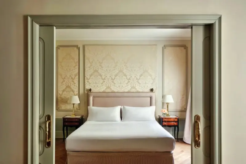 Deluxe Suite 
