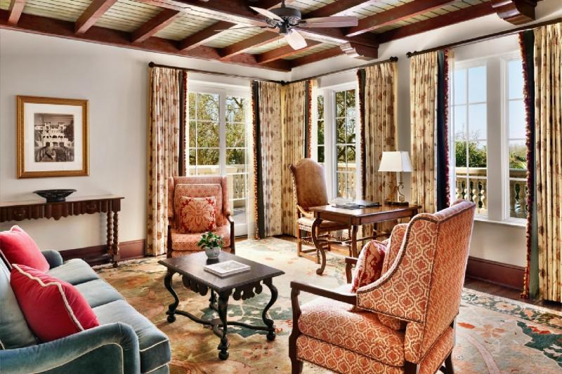 Cloister Black Banks Suite 