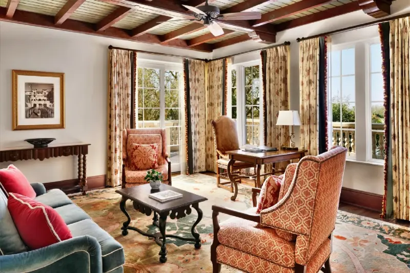 Cloister Black Banks Suite 