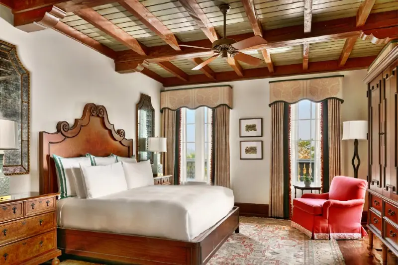Cloister Black Banks Suite