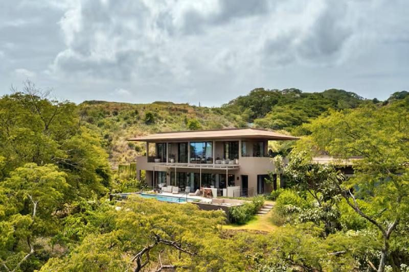 3 Bedroom Cliffside Pool Villa