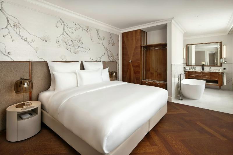 Deluxe City View Suite