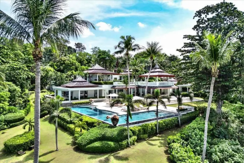 9 Bedroom Ocean Front Residence No 2