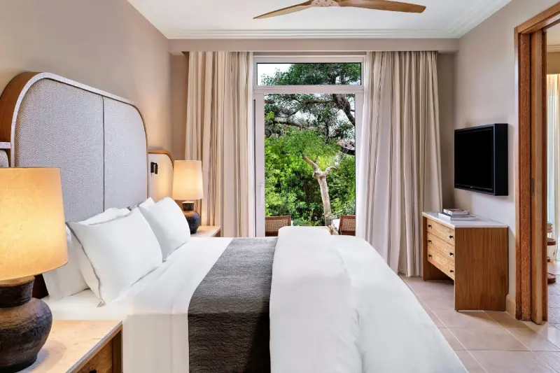 Infinity Garden View Pool Suite