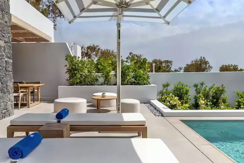 Deluxe Pool Suite