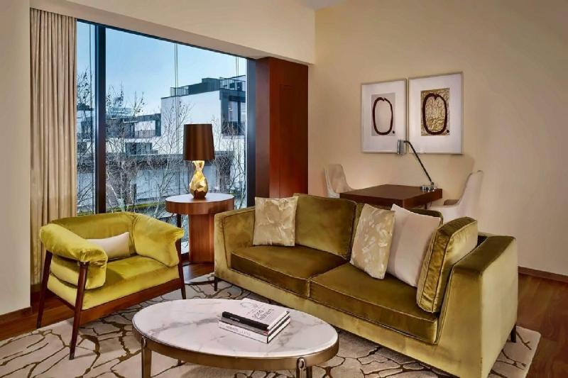 Corner Suite 