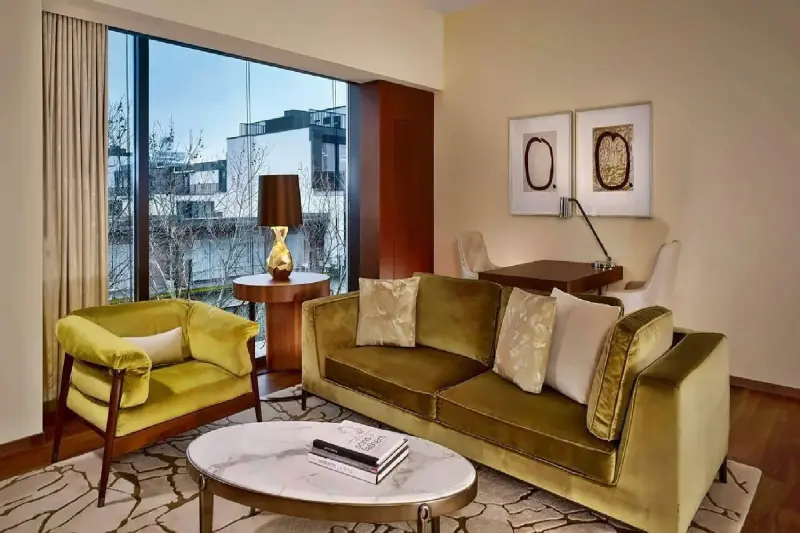 Corner Suite 