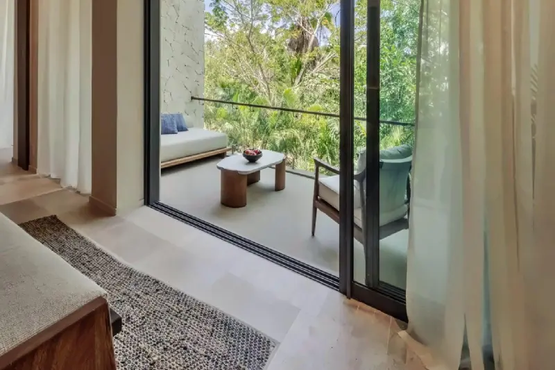 Lagoon Area Plunge Pool Suite 