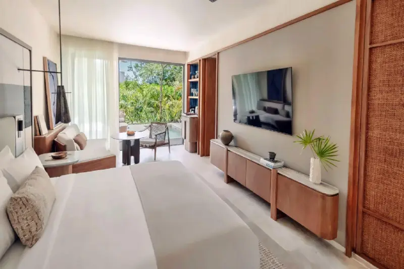 Beach Front Signtature Plunge Pool Studio
