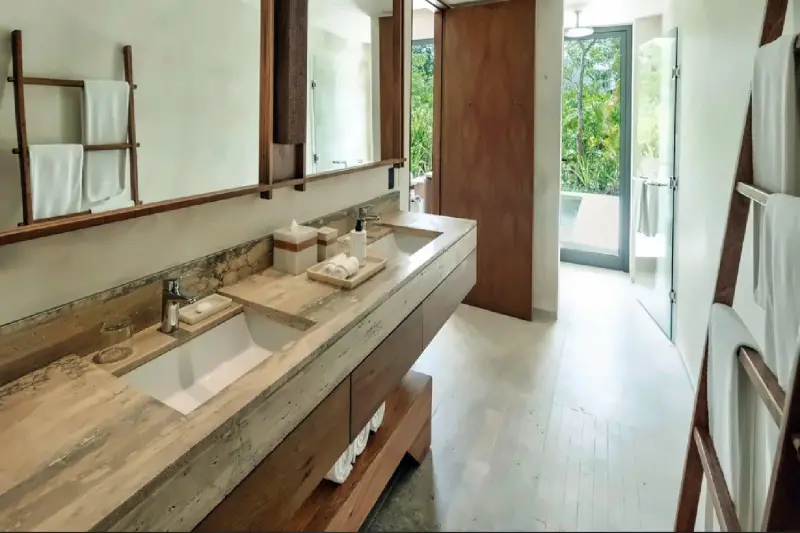 Lagoon Area Plunge Pool Room
