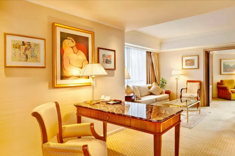 Corner Suite
