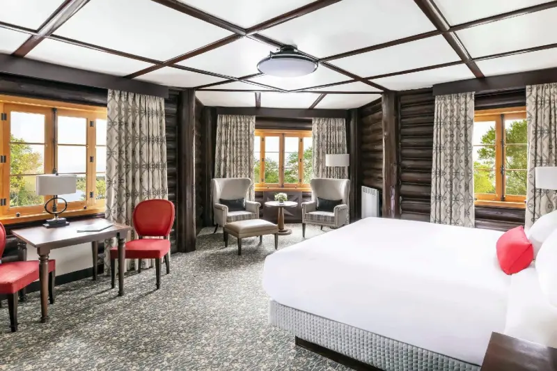 Signature Luxury View Suite