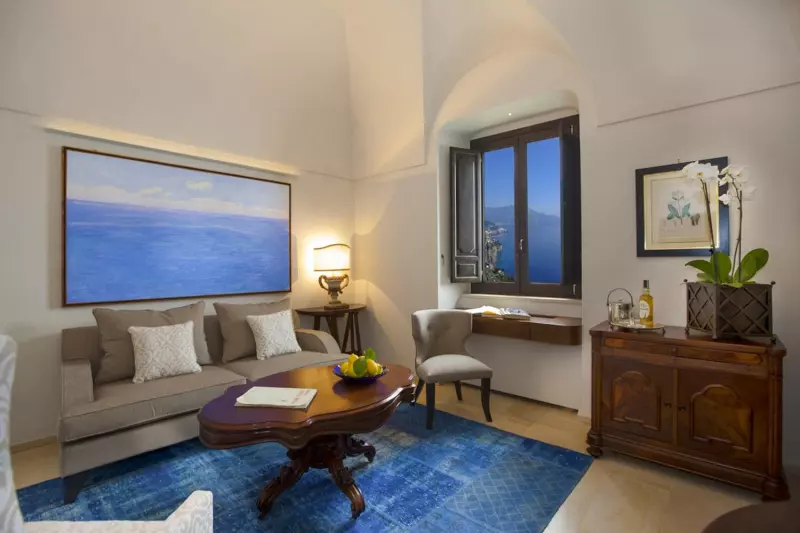 Deluxe Sea View Suite