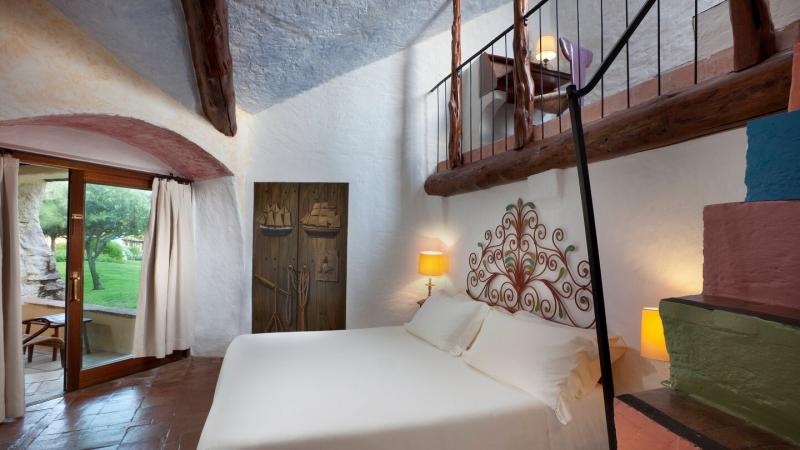 Courtyard View Heritage Deluxe Suite
