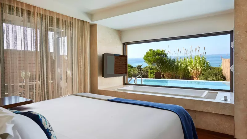 Grand Infinity Garden View Pool Suite