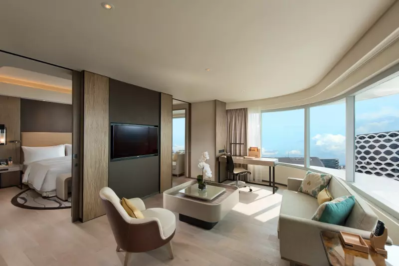 Diplomatic Club Suite