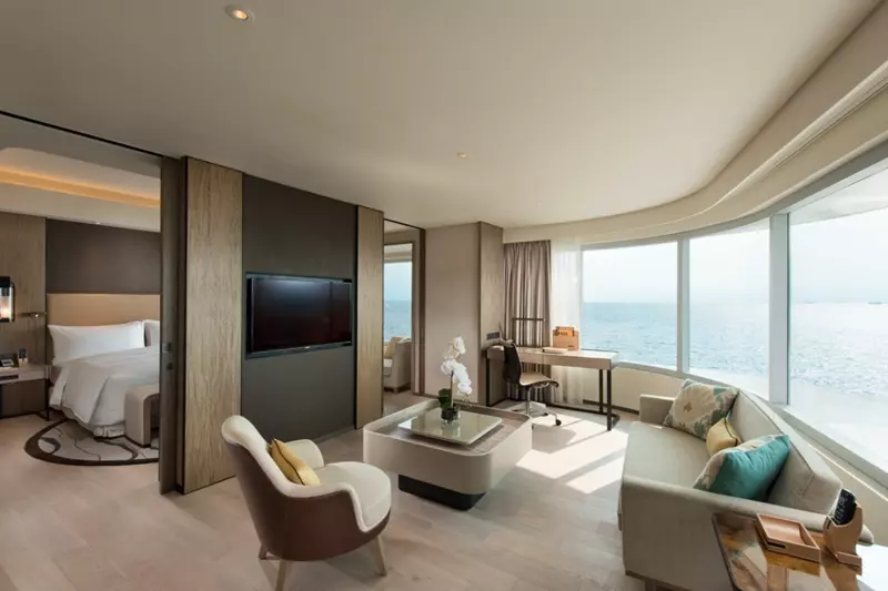 Diplomatic Bay View Club Suite
